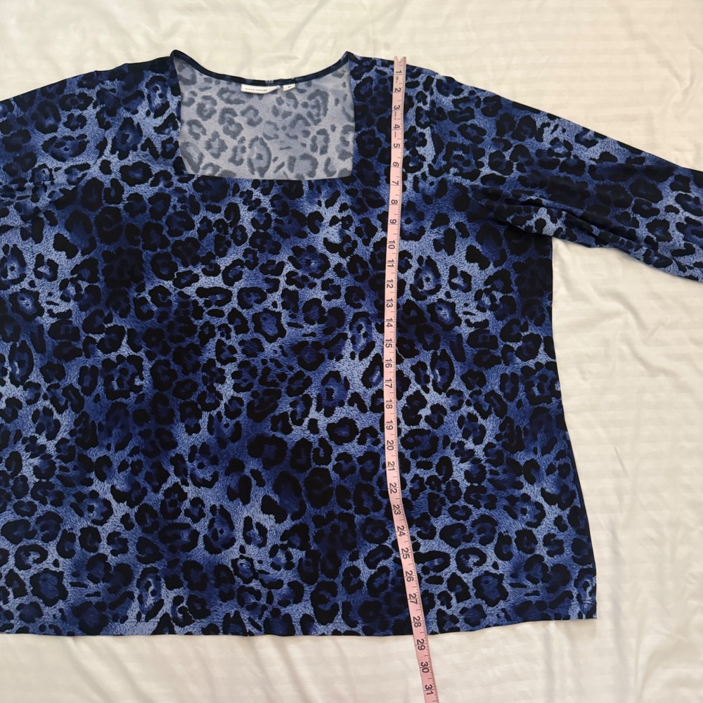 Susan Graver Blue Leopard Liquid Knit 3/4 Sleeve Tunic Top 3X Mob Wife - Picture 3 of 6